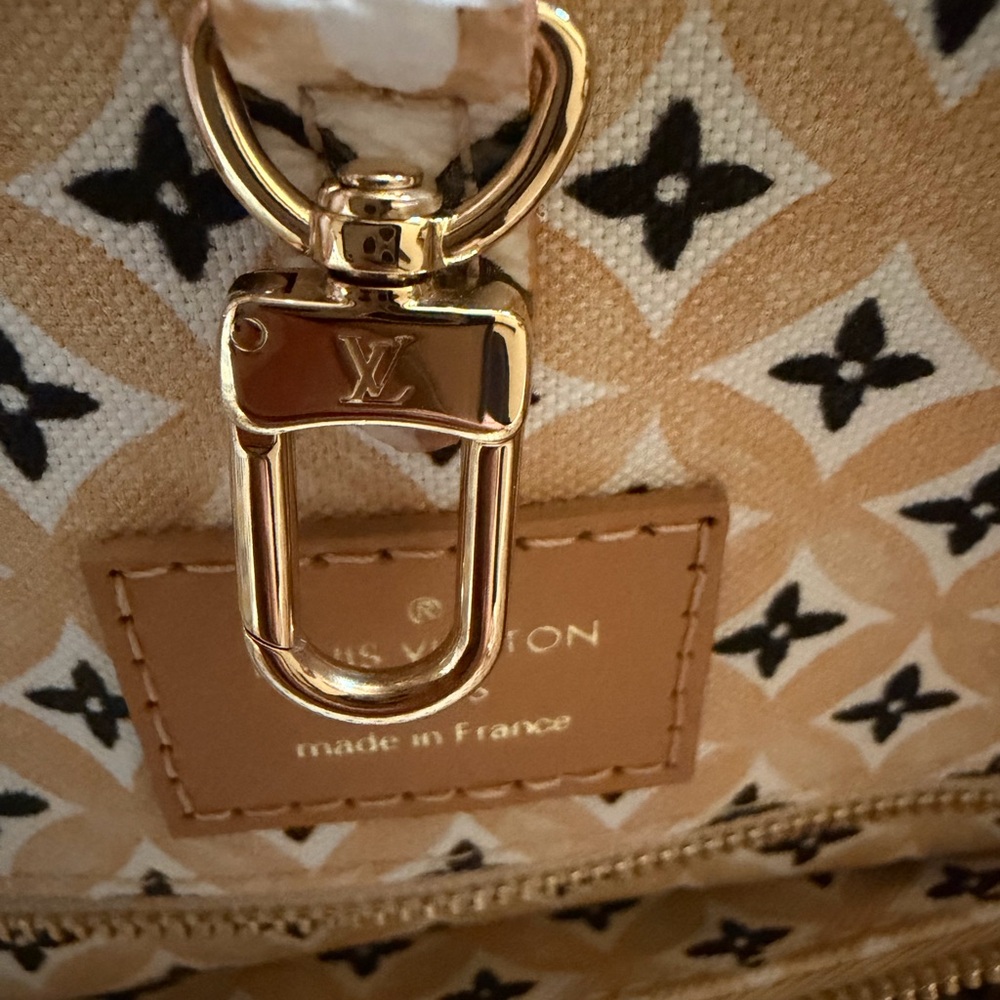 Louis Vuitton White and Gold Monogram Tote Bag - Picture 12 of 14